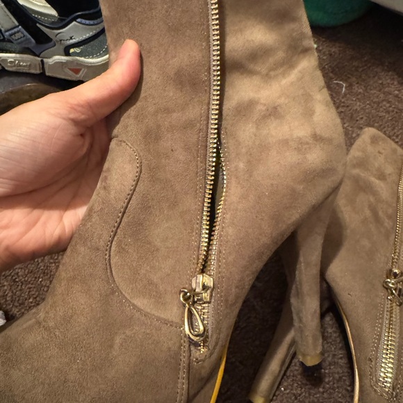 Women suede khaki booties heels - Picture 2 of 4